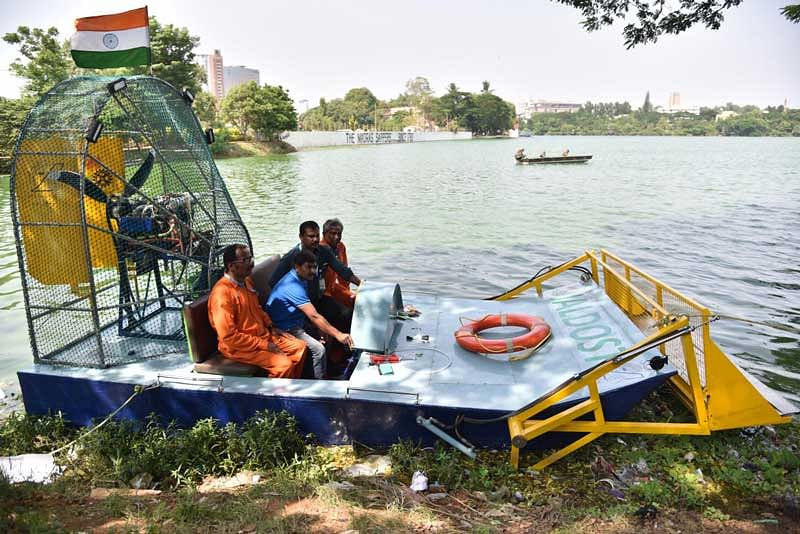 Jaldost, the airboat for flood rescue, weeding