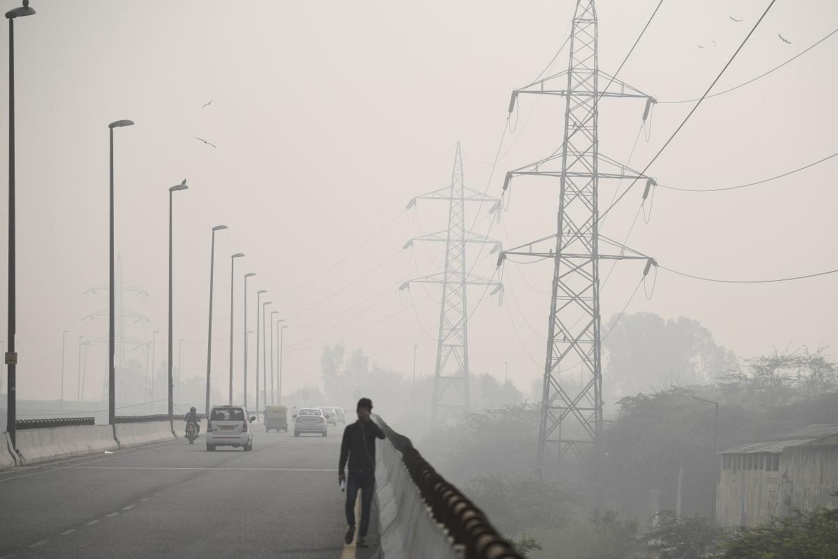 Smog delays start of Panasonic Open India golf