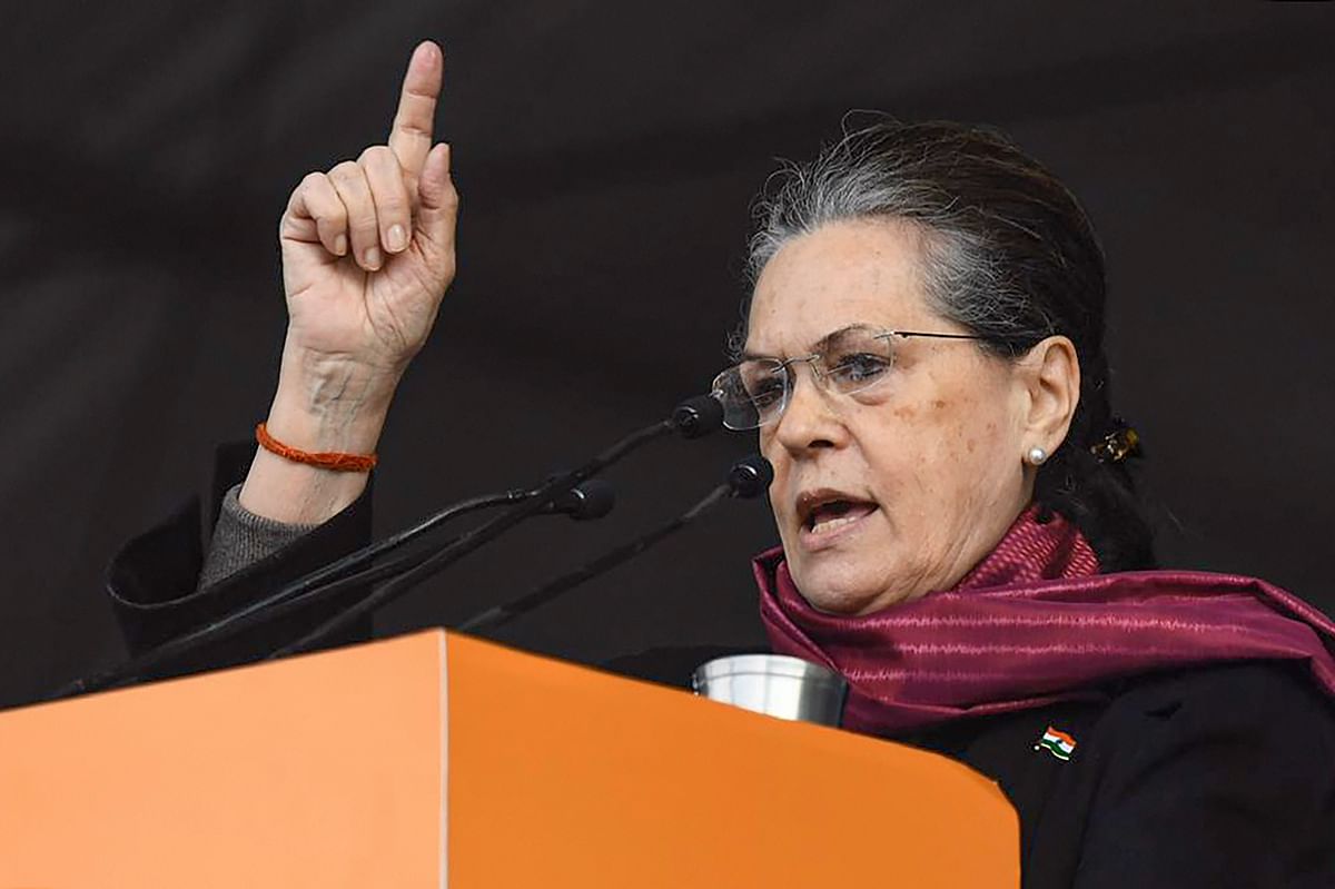 Mistry panel submit report to Sonia