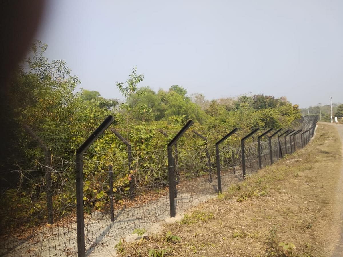 B'desh restores mobile networks along India's border 