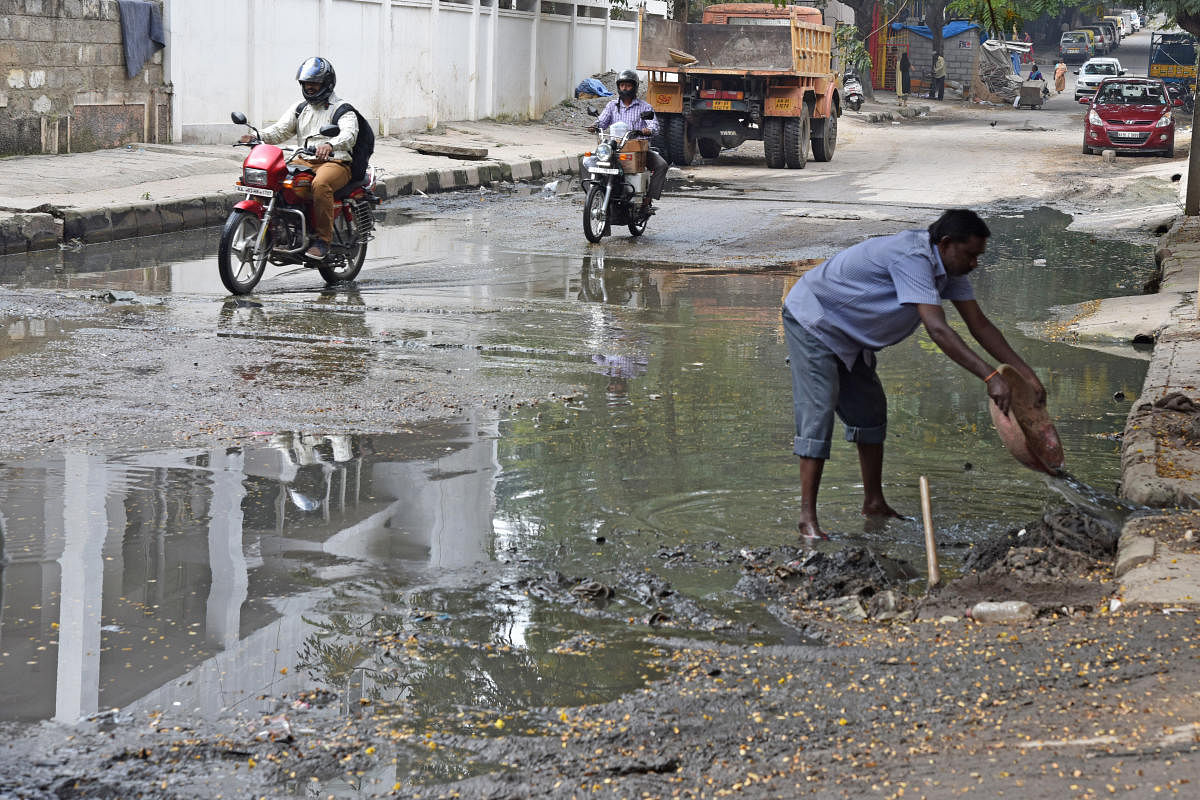 Sewage cleaning job claims another two lives in Mumbai