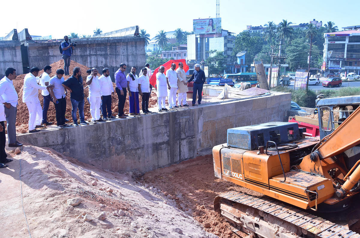 Mock inauguration of Pumpwell flyover today