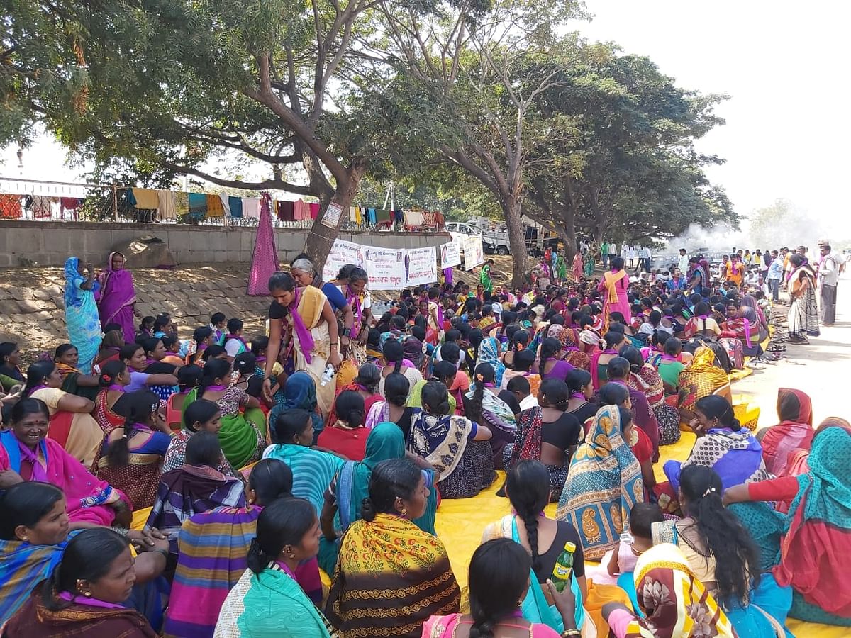 Women in Karnataka launch indefinite strike for liquor ban