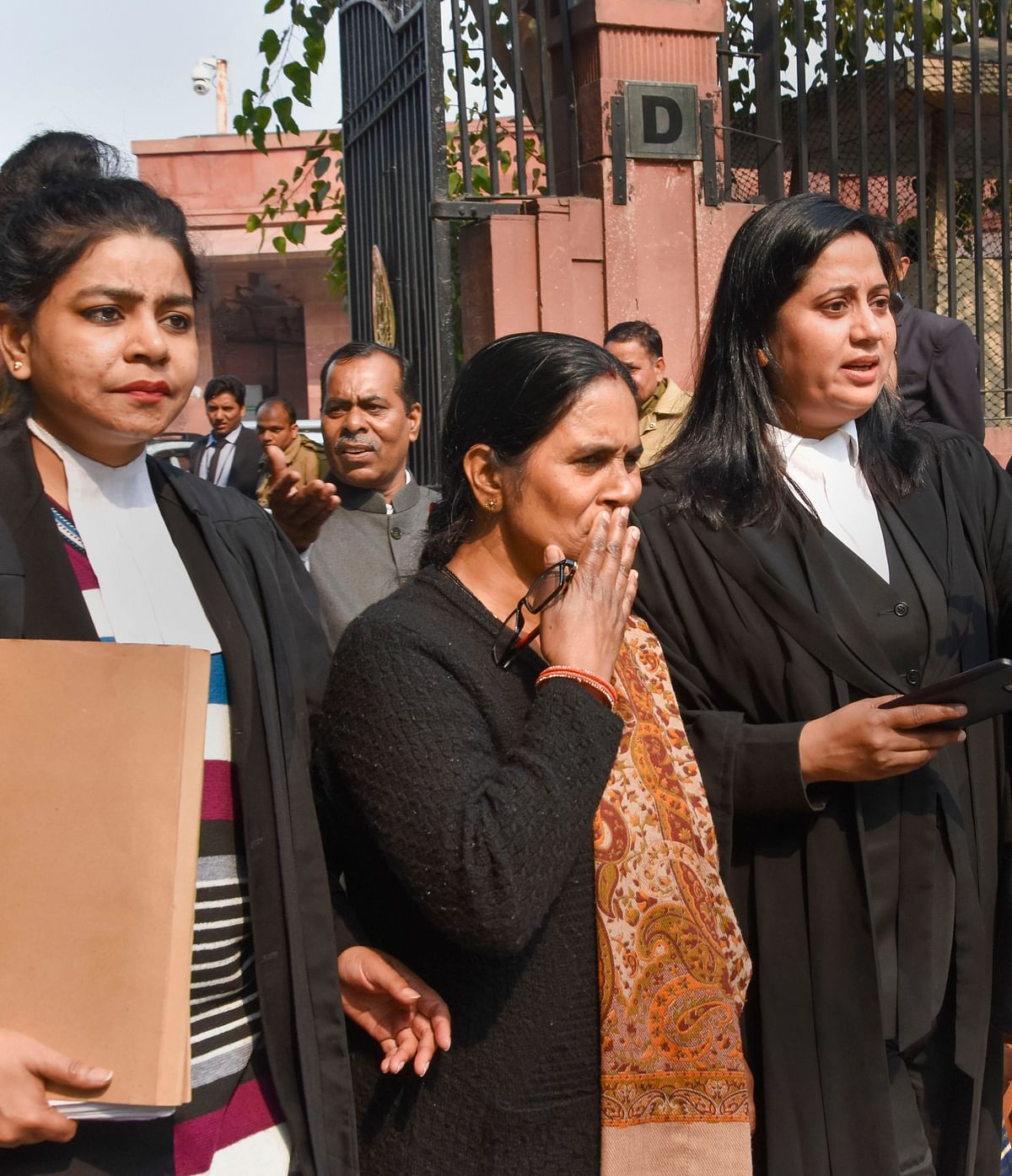 Nirbhaya's mother protests outside court over delay in hanging of convicts