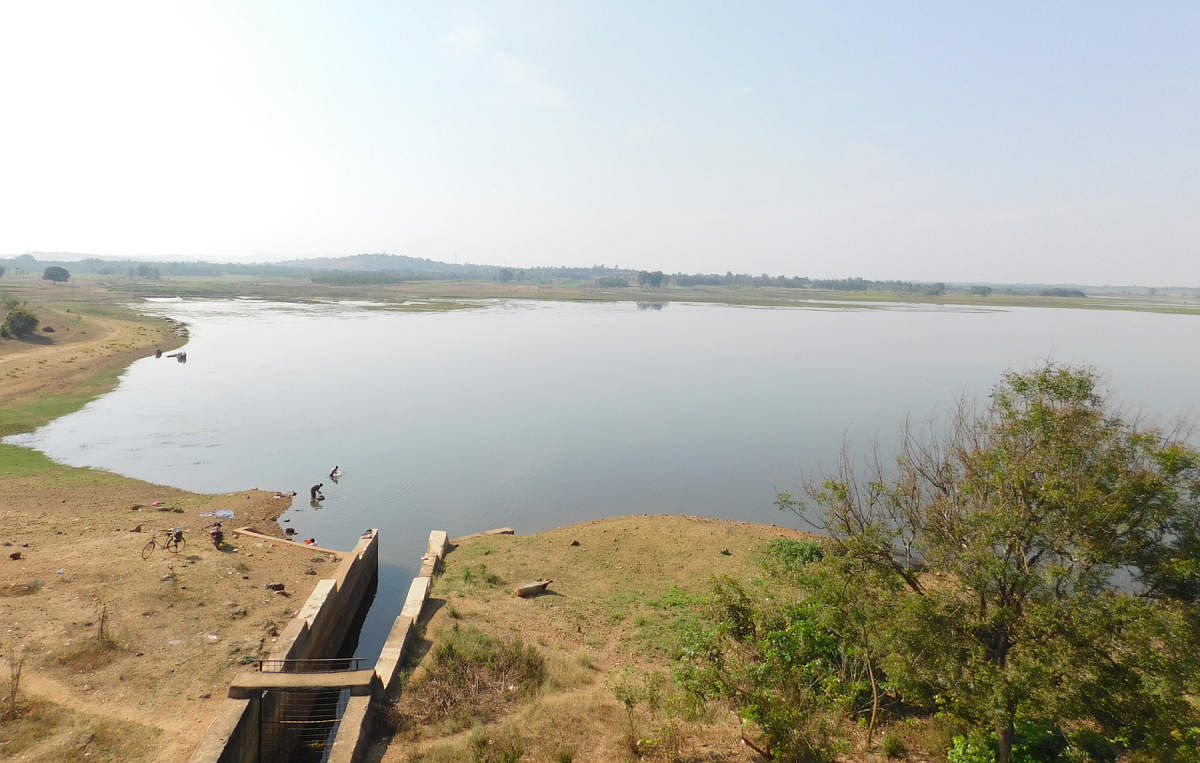 The ebb and flow of Madaga Lake