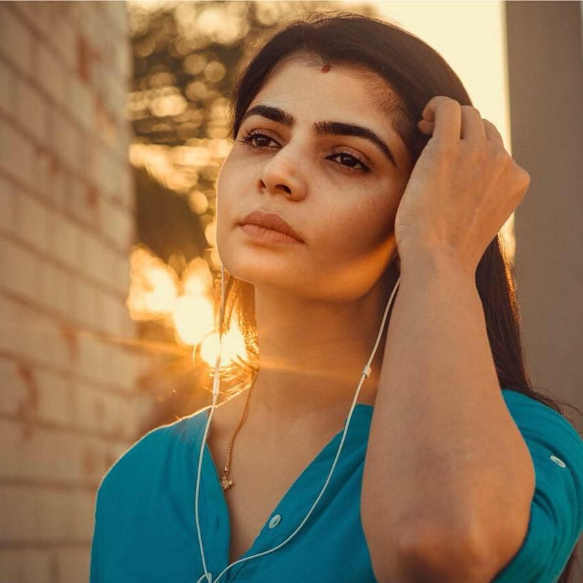 Chinmayi on 'Punnagai Mannan' kiss controversy: Women have been trained to sweep unacceptable behaviour under the carpet