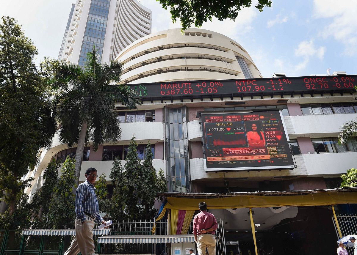 Sensex starts over 500 pts higher, pares gains on profit-booking
