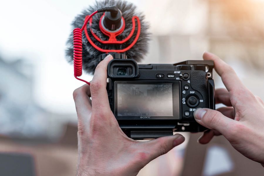 Want to vlog? Here is the basic equipment you will need