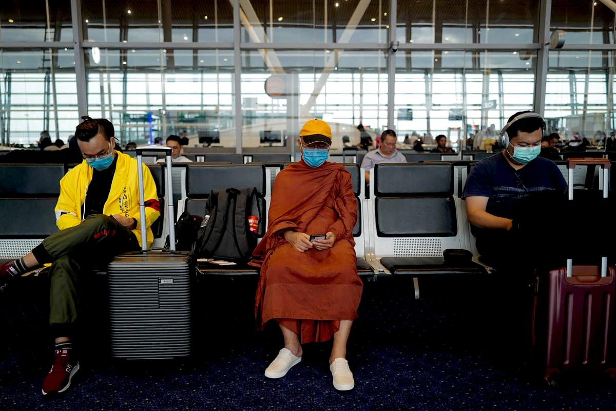 Virus fear brings airfares down