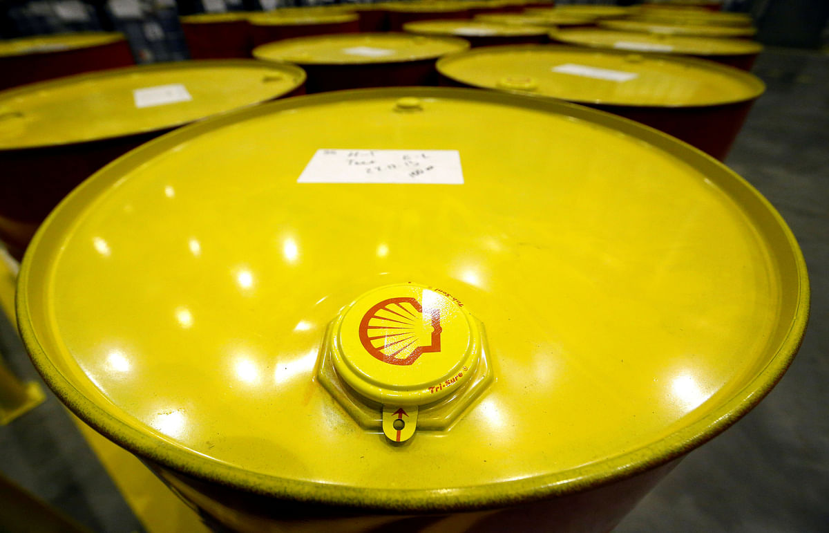 Shell to write down up to $800 million after oil price crash