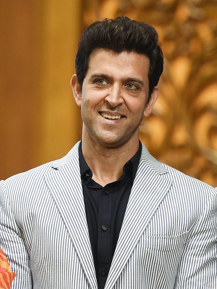 Hrithik Roshan shares video of Rakesh Roshan working out, says ‘dad never gives up’
