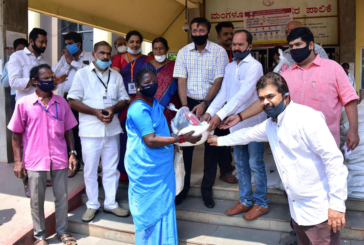 Food kits distributed to civic, Asha workers