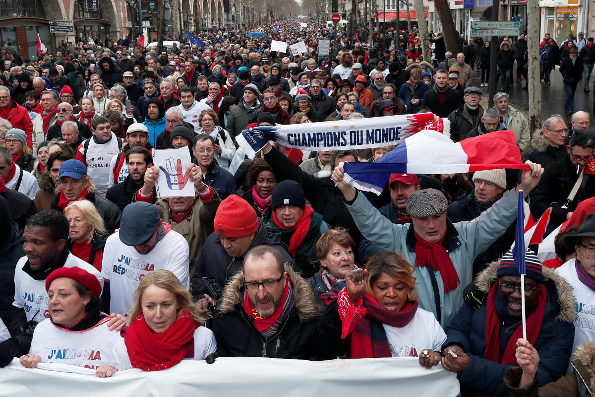 10,000 march in Paris against 'yellow vest' violence