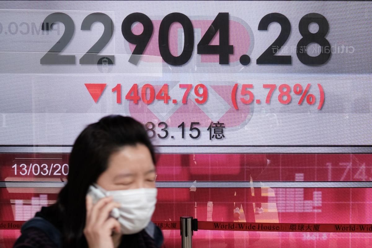 Hong Kong stocks plunge 5% at open