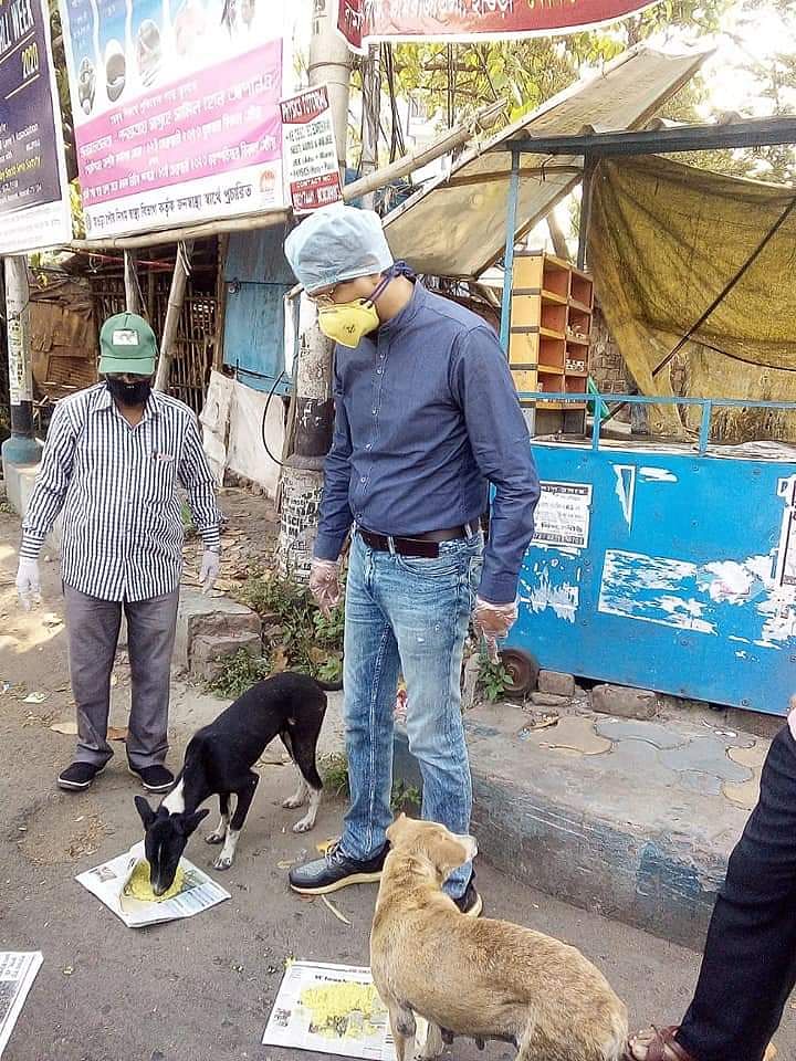 West Bengal Forest Minister shows how to take care of stray animals during lockdown