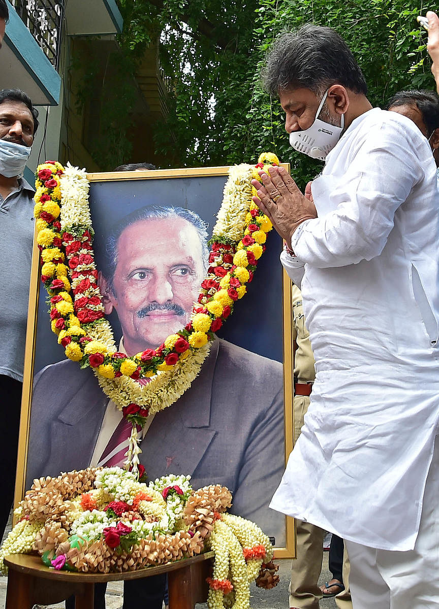 'Nityotsava' poet Nissar Ahmed no more