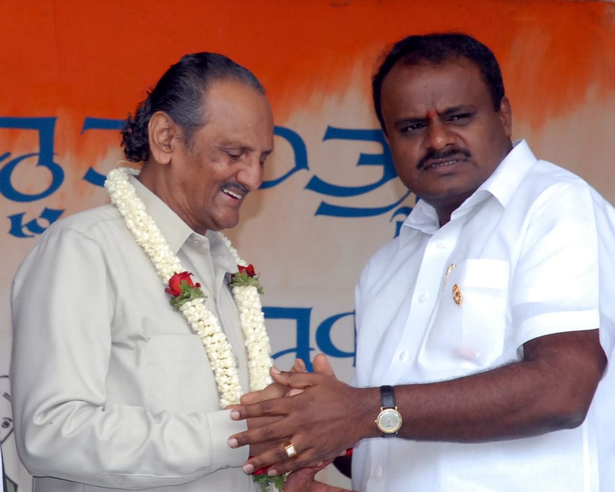 Karnataka CM B S Yediyurappa, Kumaraswamy, others condole poet Nissar Ahmed's death