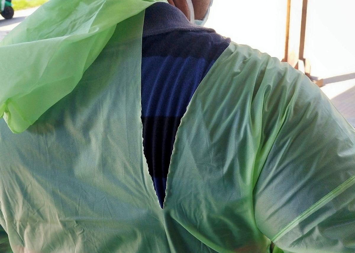 Doctors fight coronavirus with raincoats, helmets amid lack of equipment