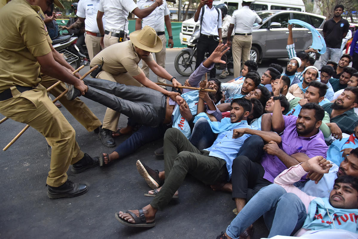 Campus Front members protest in front of Raj Bhavan, detained