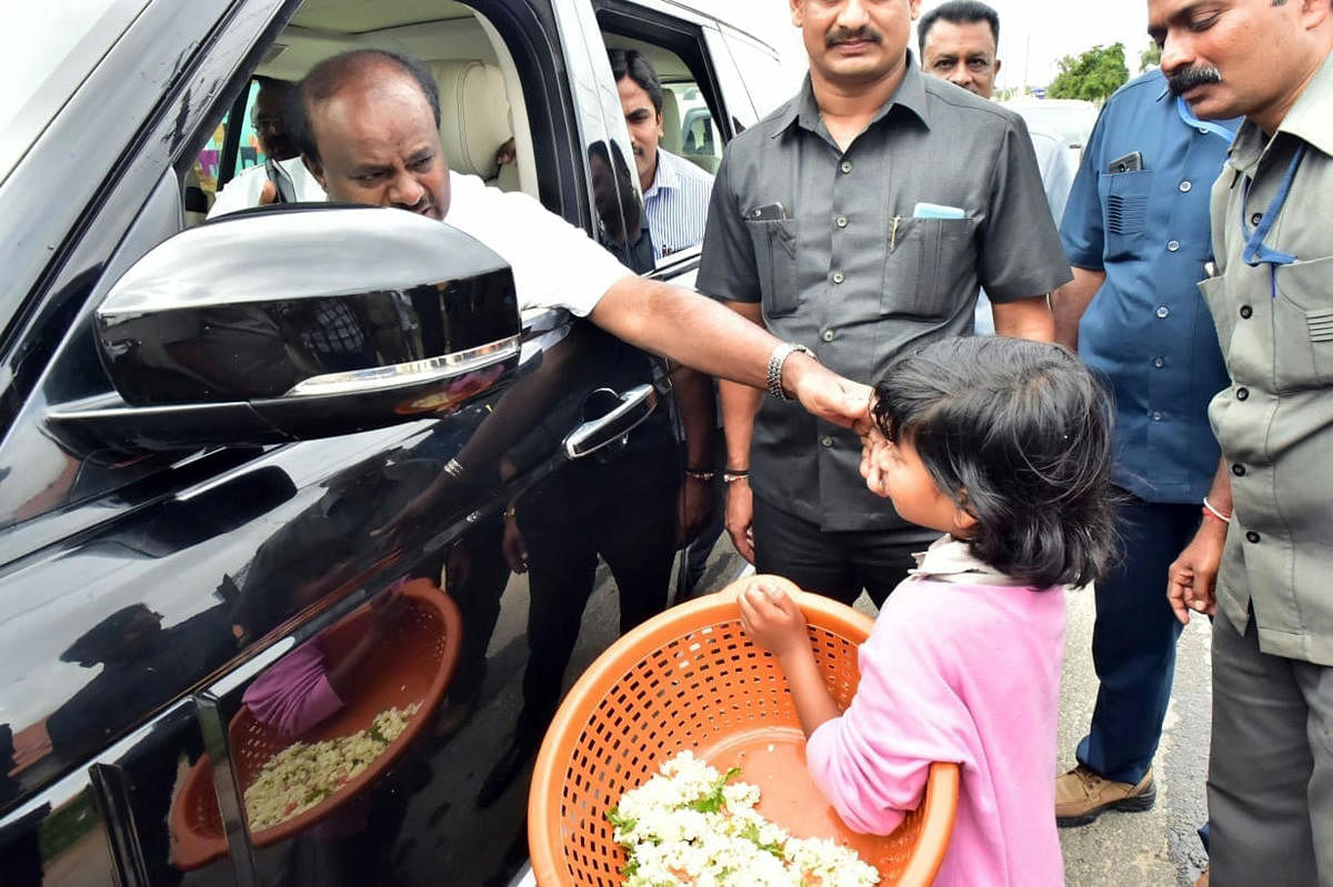 CM moved by flower girl's tale