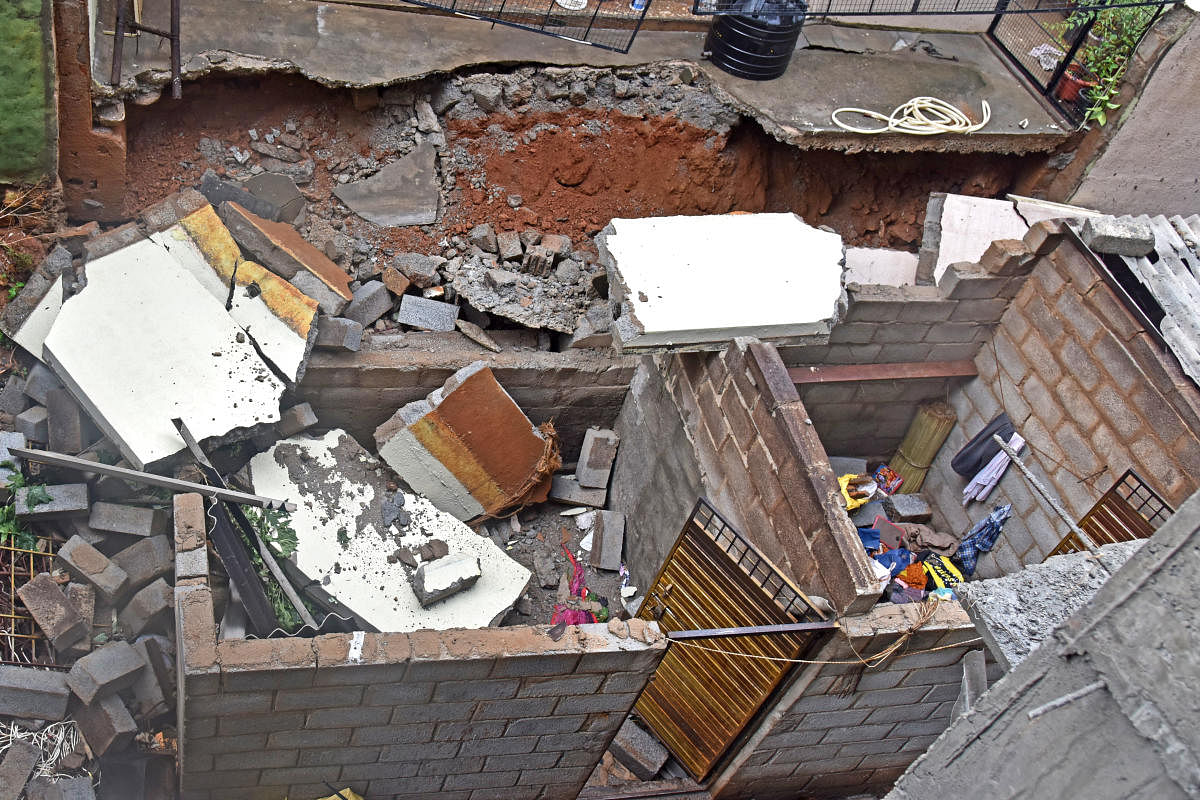 Wall collapses due to heavy rain; labourer killed, 3 hurt