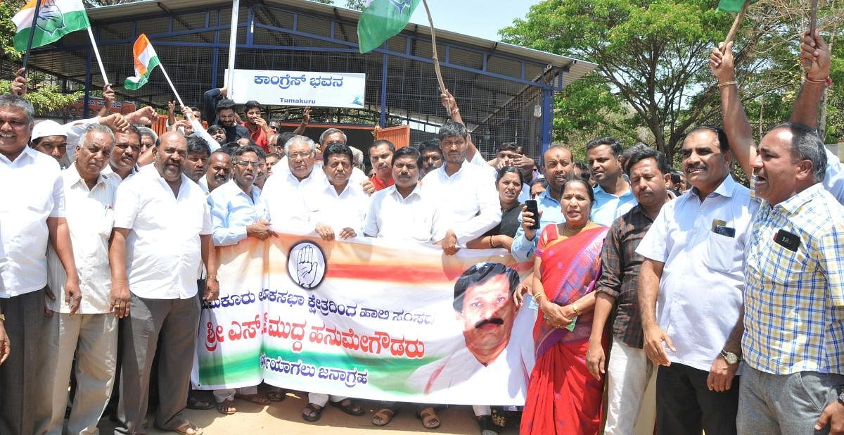 Cong cadre protests ceding Tumkur, U-K seats to JD(S)