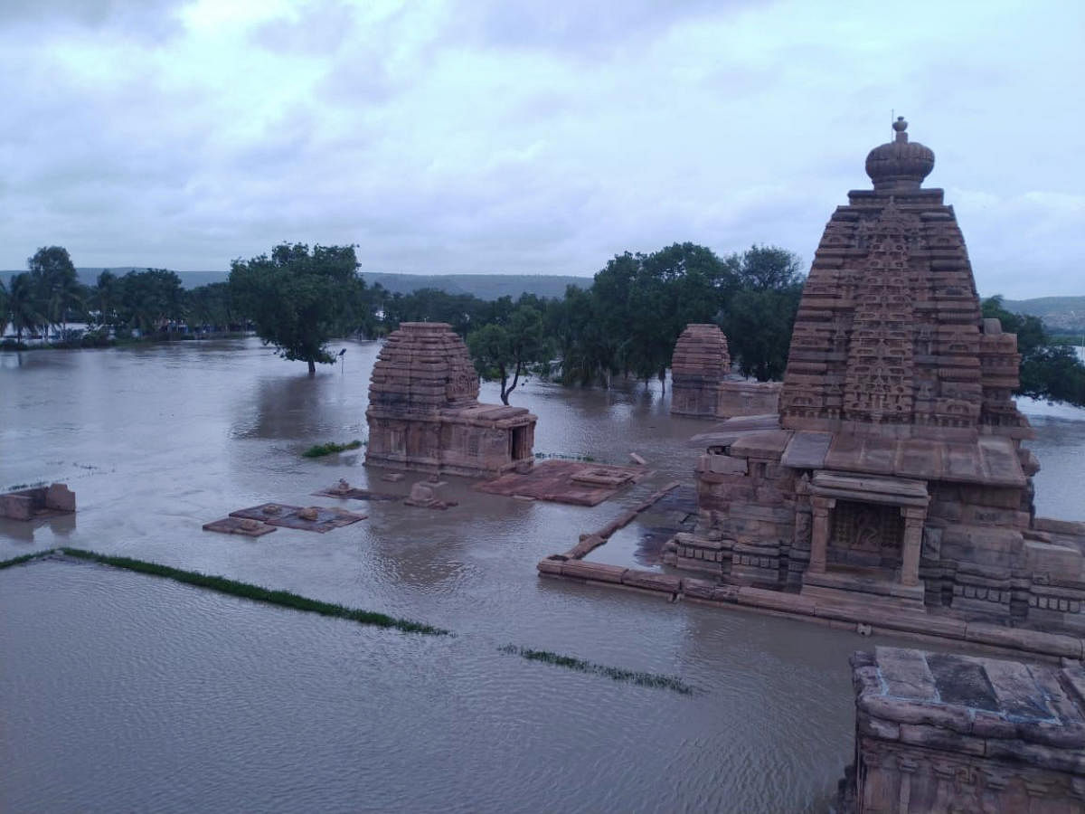 Heritage sites Hampi, Pattadakal besieged by water
