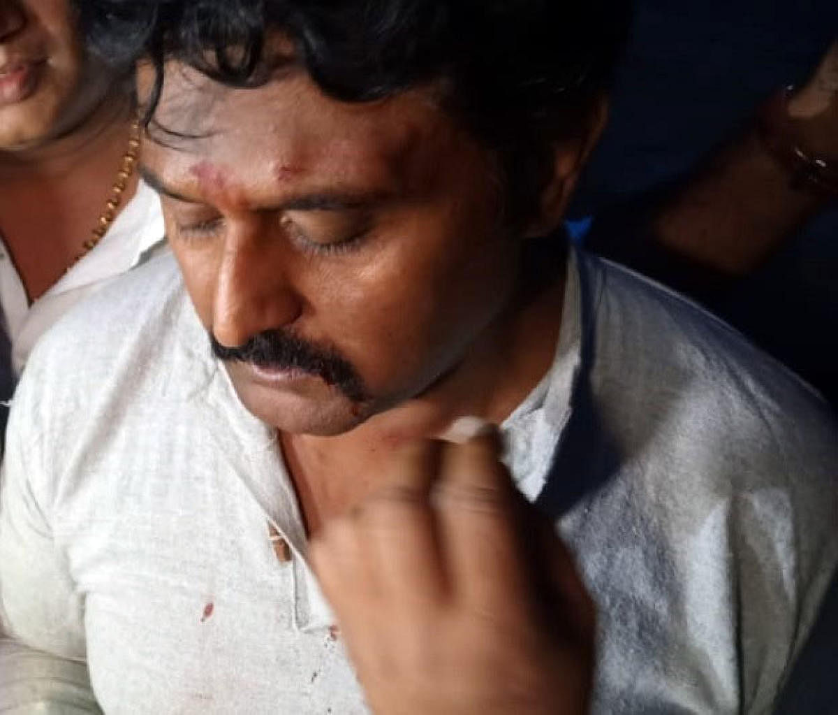 Actor Komal assaulted in road rage incident