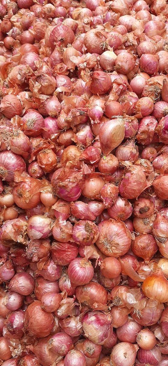 Skyrocketing veggie, onion prices affect common man