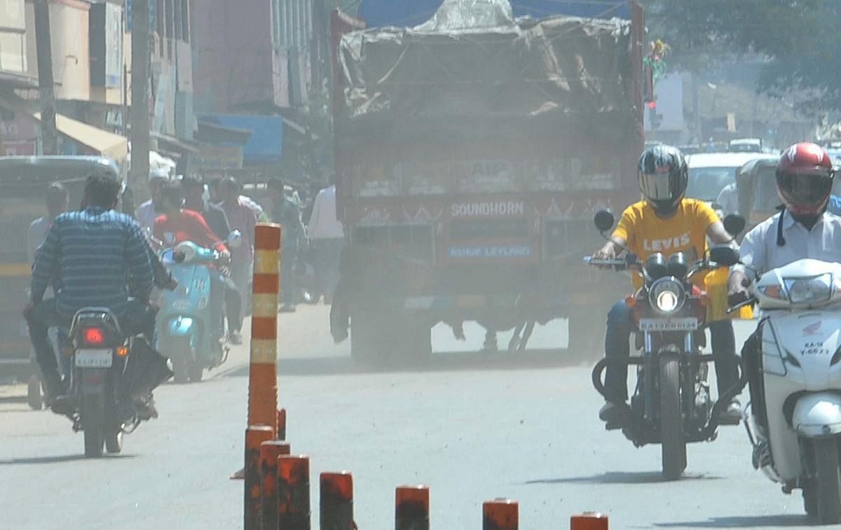 Dust on Chikkamagaluru roads affects people’s health, business