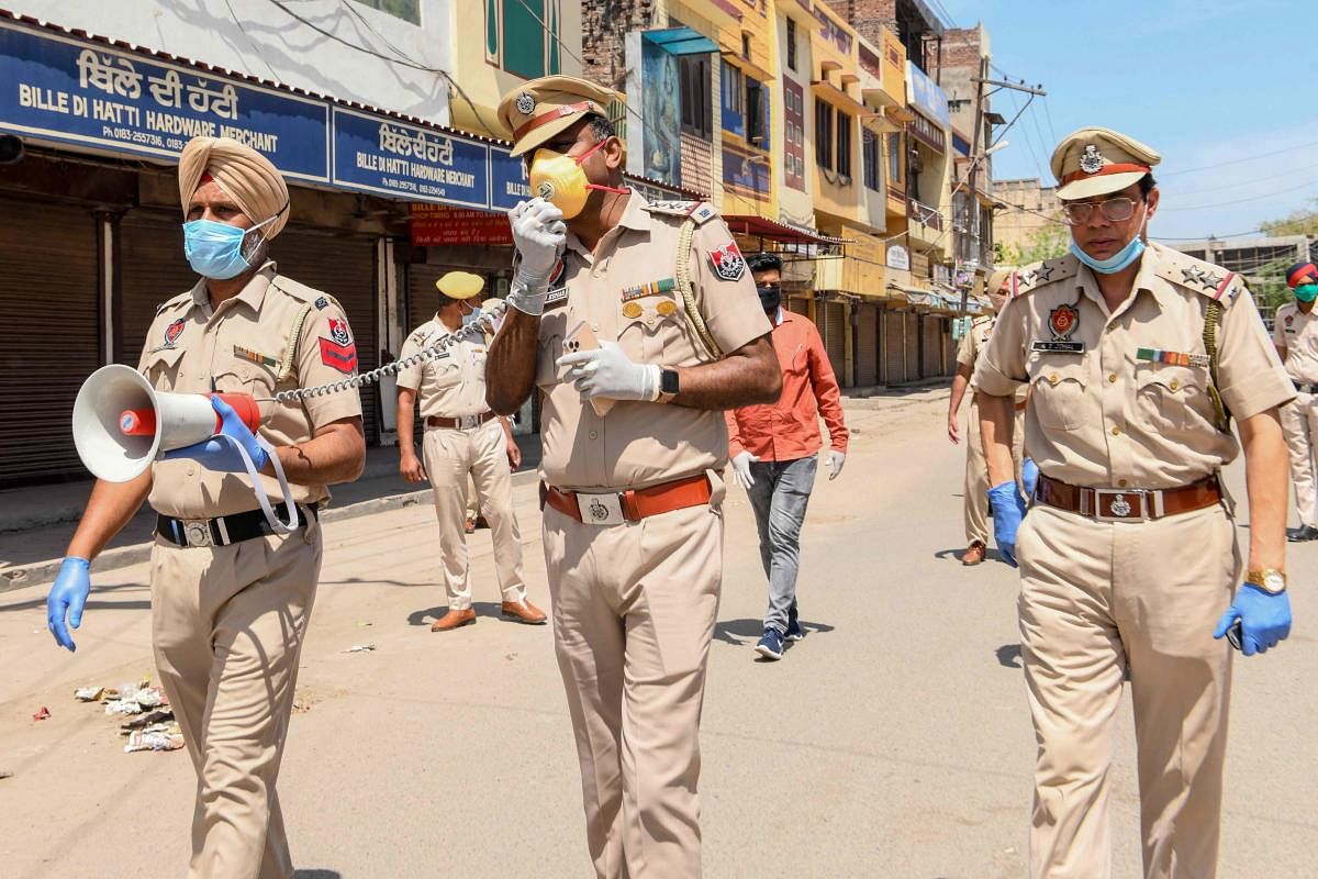 Coronavirus Lockdown: 'Nihangs' cut off ASI's hand in an attack on policemen in Punjab