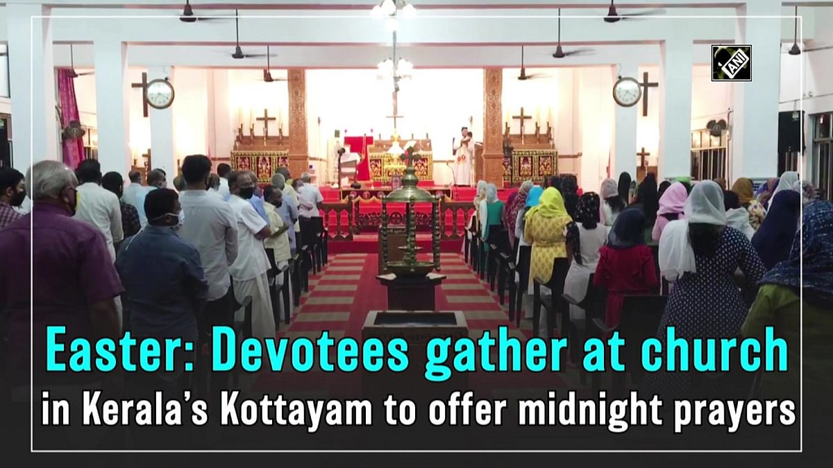 Devotees gather at church in Kerala’s Kottayam to offer Easter midnight prayers 