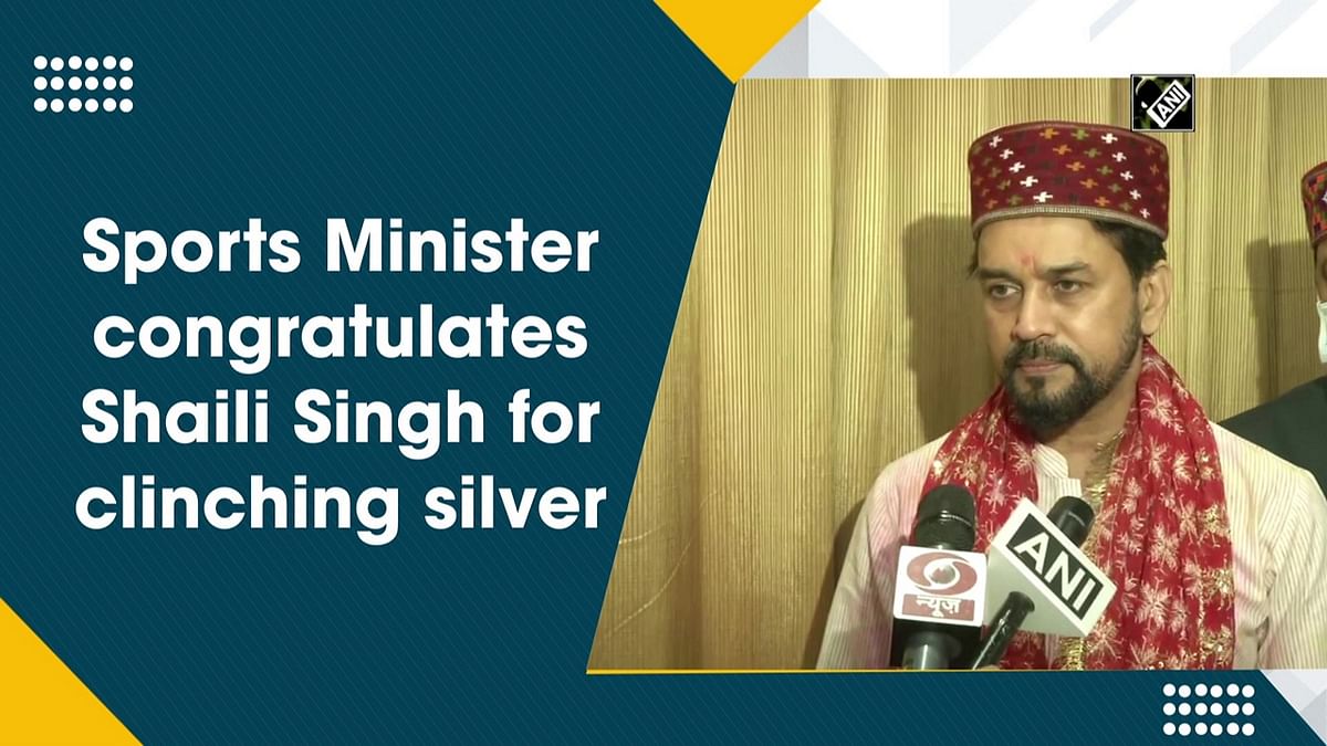 Sports Minister congratulates Shaili Singh for clinching silver