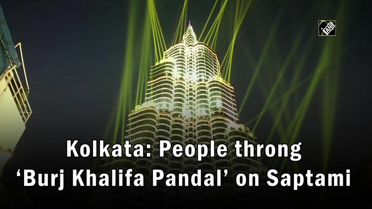 People throng ‘Burj Khalifa Pandal’ in Kolkata on Saptami 