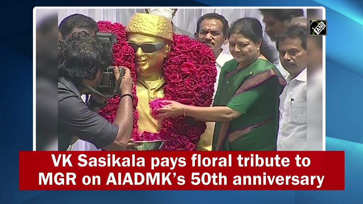 Sasikala pays floral tribute to MGR on AIADMK’s 50th anniversary