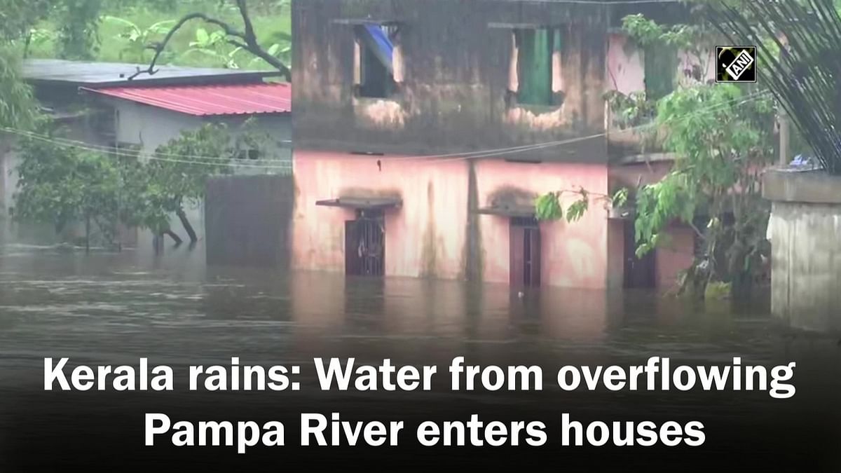 Kerala rains: Water from overflowing Pampa River enters houses