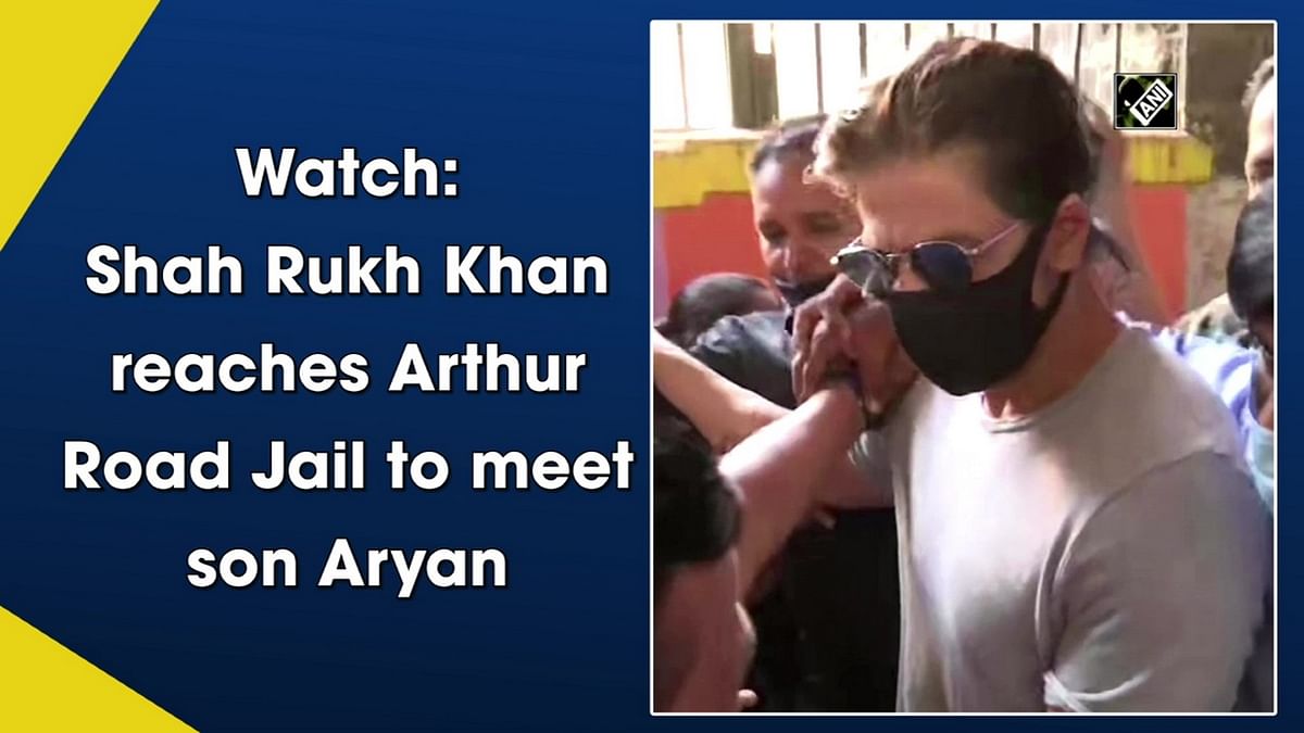 Shah Rukh Khan reaches Arthur Road Jail to meet son Aryan