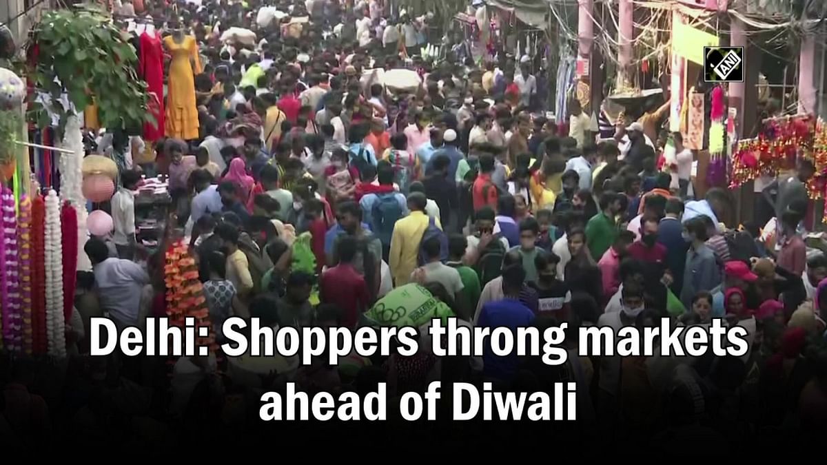 Delhi shoppers throng markets ahead of Diwali 