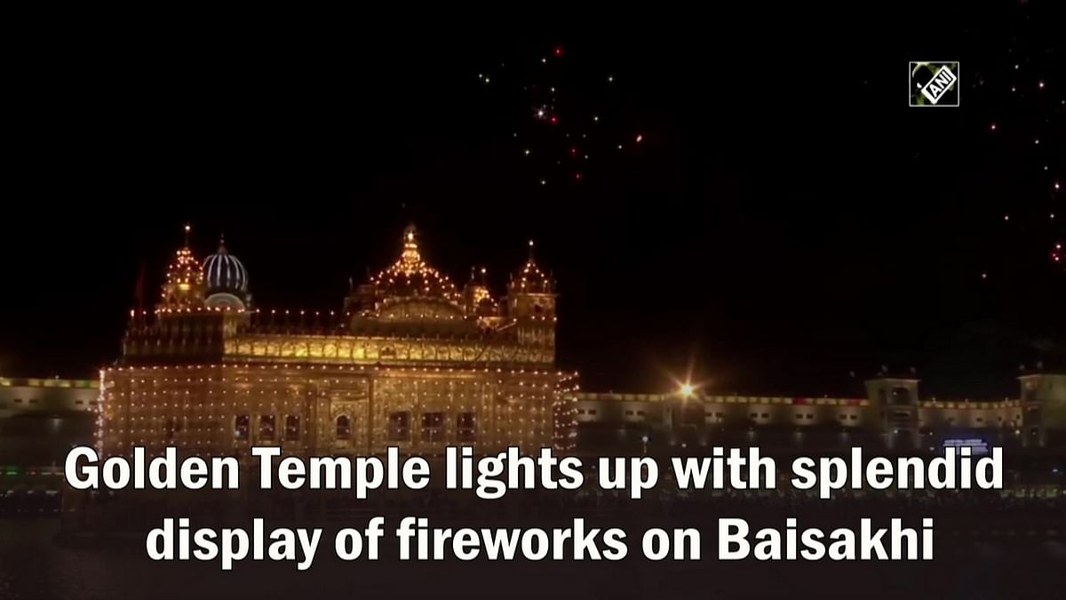 Golden Temple lights up with splendid display of fireworks on Baisakhi 