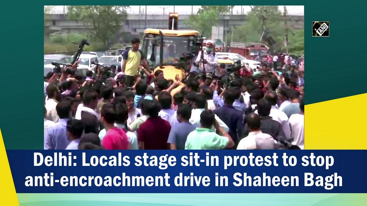 Delhi: Locals stage sit-in protest to stop anti-encroachment drive in Shaheen Bagh