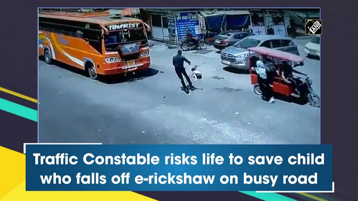 Traffic Constable risks life to save child who falls off e-rickshaw on busy road