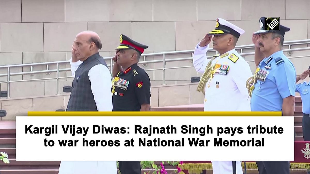 Kargil Vijay Diwas: Rajnath Singh pays tribute to war heroes at National War Memorial