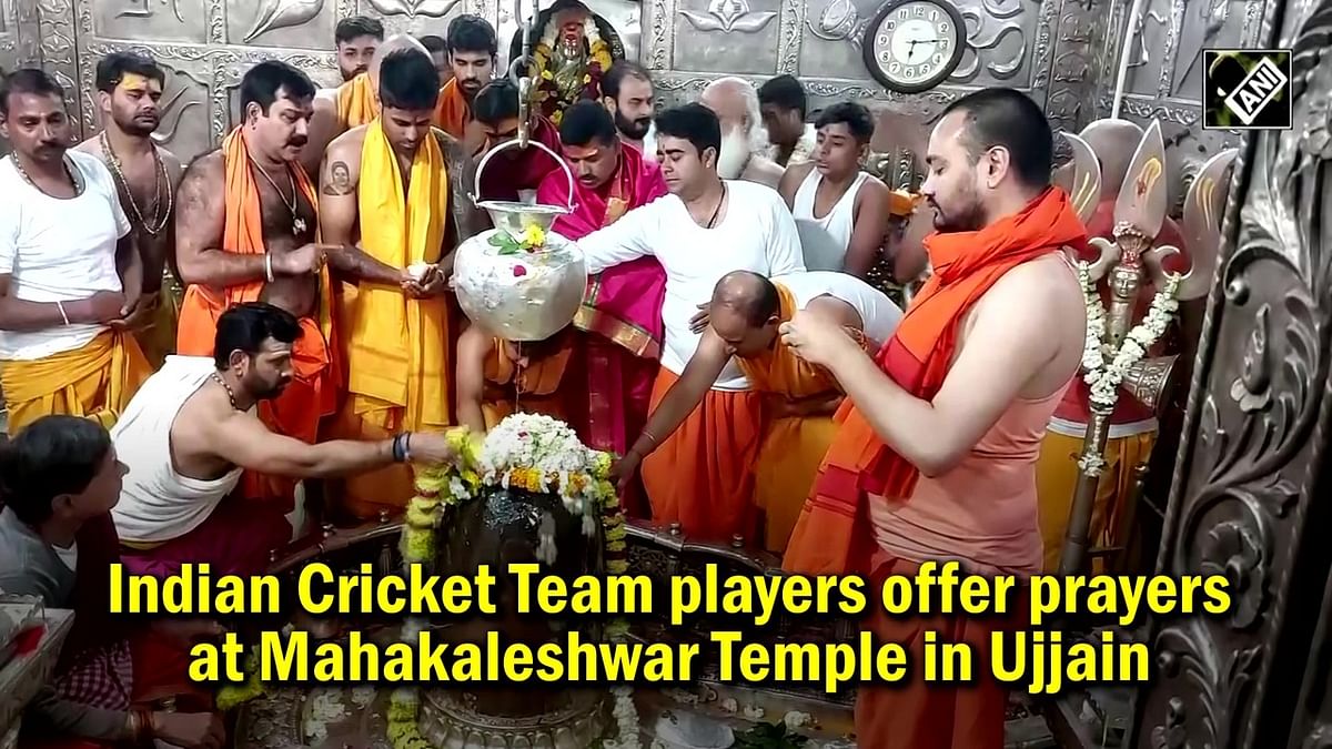 Indian Cricket team offers prayers at Mahakaleshwar Temple in Ujjain