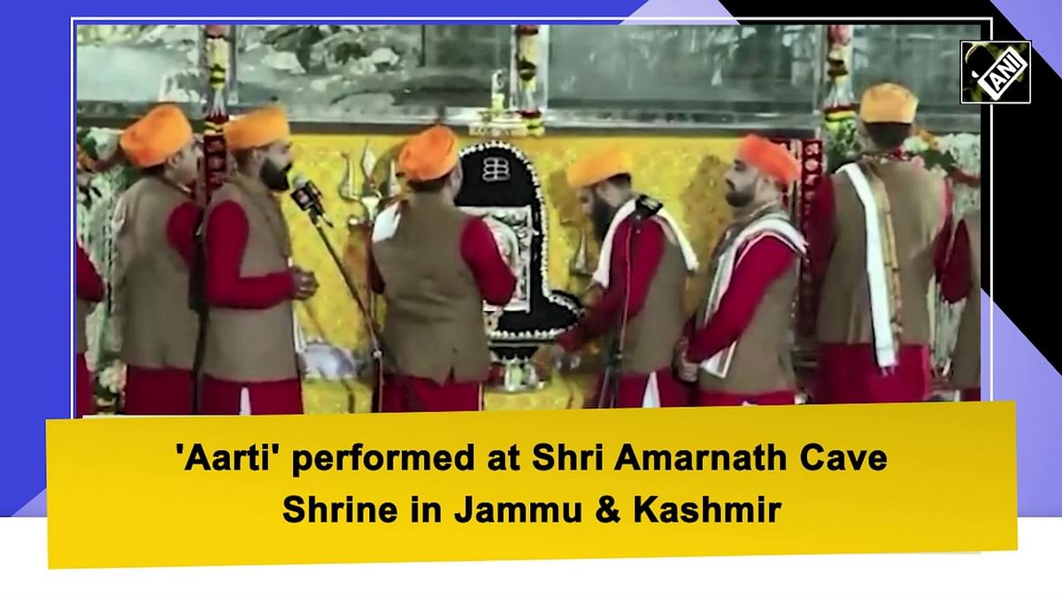 'Aarti' performed at Shri Amarnath cave shrine