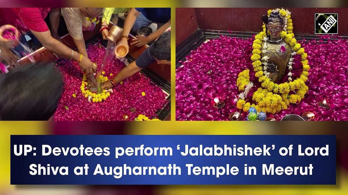 'Jalabhishek’ of Lord Shiva at Augharnath temple in UP