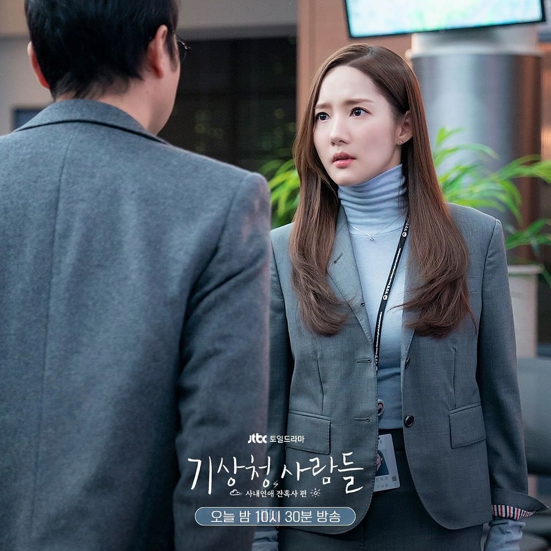 Park Min Young (R) looks chic in a power suit in