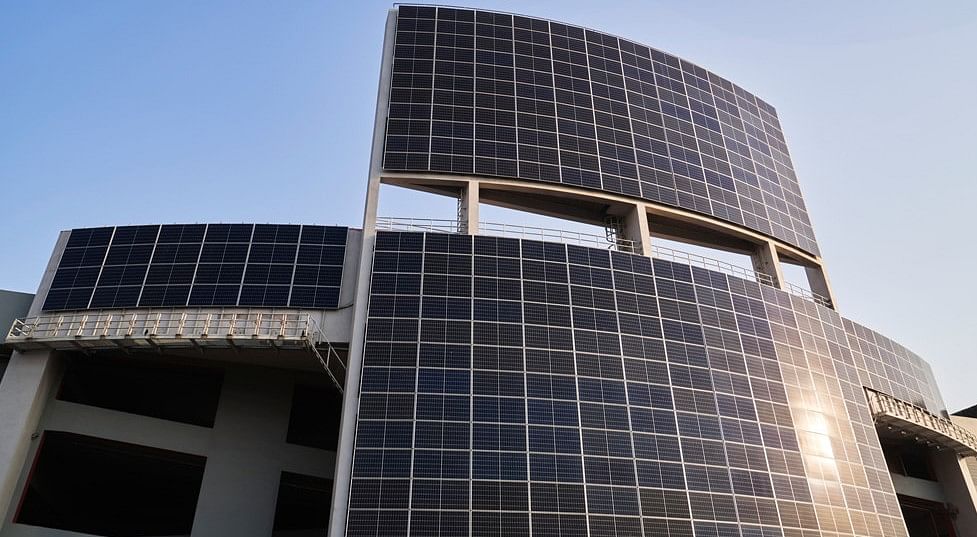 Apple BKC Store has a dedicated solar array and has zero reliance on fossil fuels for store operations. Credit: Apple India