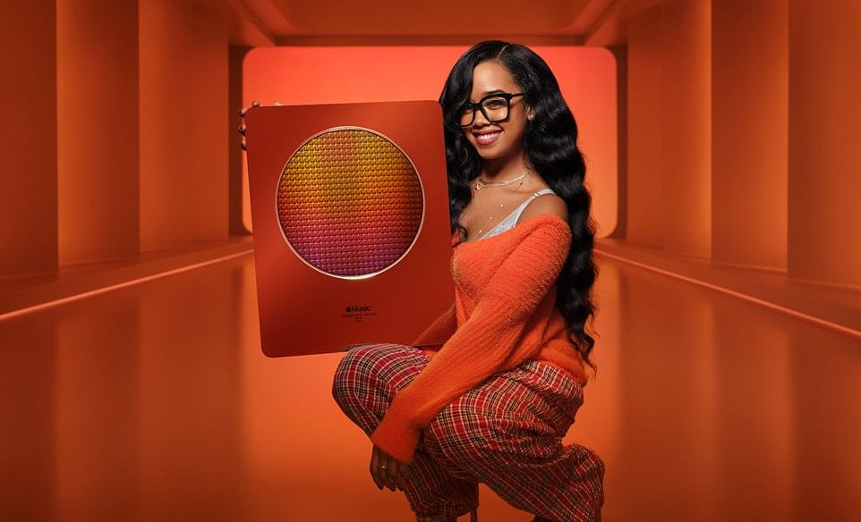 H.E.R. wins Songwriter of the Year at the third annual Apple Music Awards. Credit: Apple