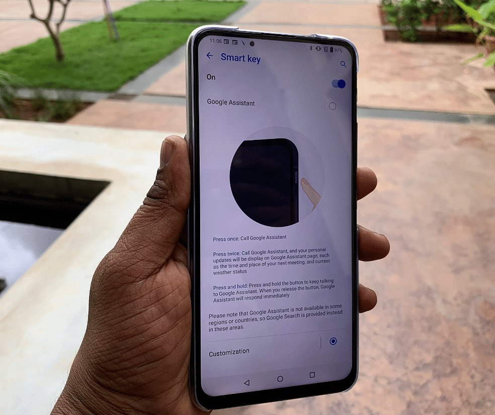 Smart key on the Asus 6Z. Credit: DH Photo/Rohit KVN