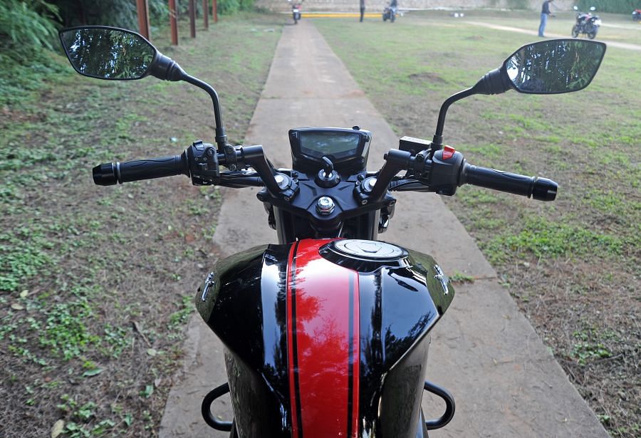 Fuel tank, handlebars and digital instrument display of the Apache RTR 200 4V. Picture credit: Pushkar V/ DH Photo